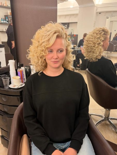 Účes od kadeřnice Kris